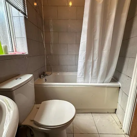 Entire 2 Bedroom Cosy Flat Near Centre Manchester