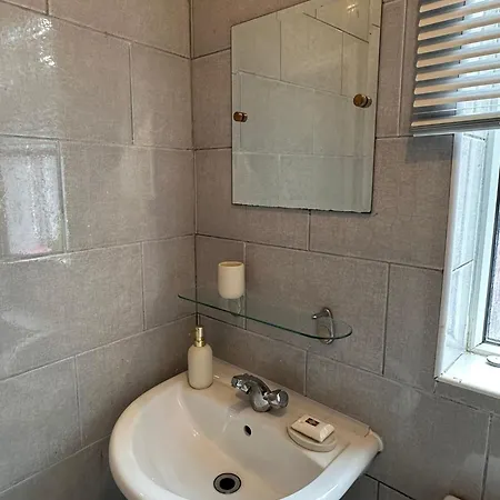 Entire 2 Bedroom Cosy Flat Near Centre Lejlighed