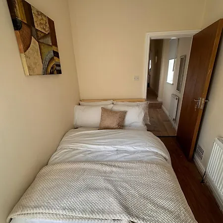 Entire 2 Bedroom Cosy Flat Near Centre Manchester