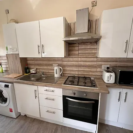 Entire 2 Bedroom Cosy Flat Near Centre *