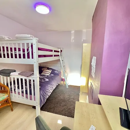 Budget Private Bedrooms W Dedicated Bath Mediacity, Mufc Salford Homestay *