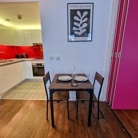 Stunning Canal Side Flat By Superhost