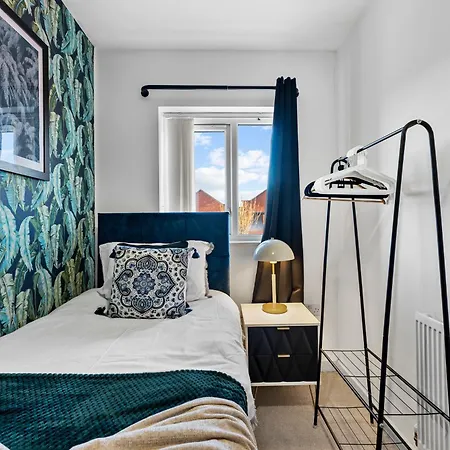 Nyaraló Sleek And Stylish 3 Bed In - Parking