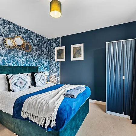 Nyaraló Sleek And Stylish 3 Bed In - Parking *
