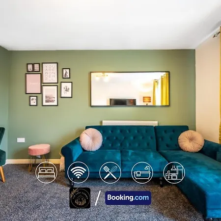 Cosy 4-bed House, Garden, Free Parking & Wifi アパート