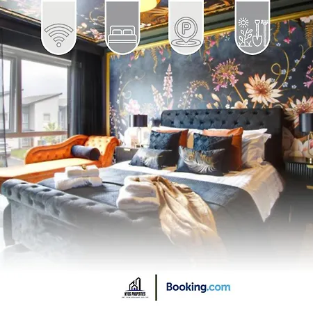 3 Bedroom By Nyos Short Lets & Serviced With Garden بيت للعطل مانشستر