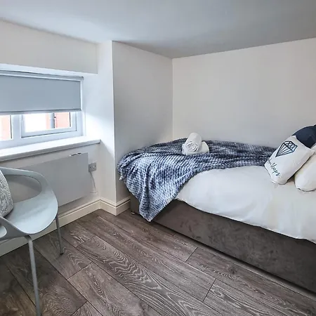 Cute, Comfortable & Classy Apartment Manchester