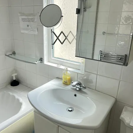 Budget Private Bedrooms W Dedicated Bath Mediacity, Mufc Salford * Manchester