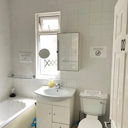 Quarto em Acomodações Particulares Budget Private Bedrooms W Dedicated Bath Mediacity, Mufc Salford Manchester
