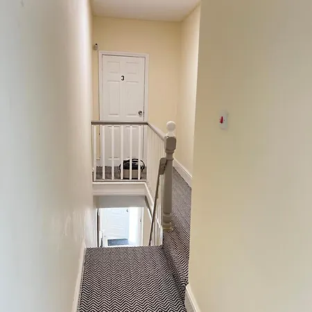 Budget Private Bedrooms W Dedicated Bath Mediacity, Mufc Salford Homestay