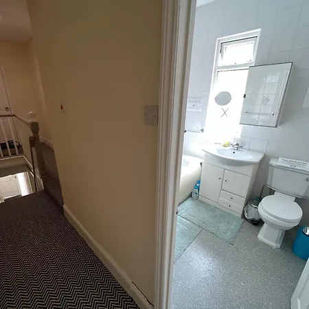 Budget Private Bedrooms W Dedicated Bath Mediacity, Mufc Salford *