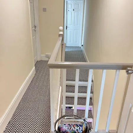 Budget Private Bedrooms W Dedicated Bath Mediacity, Mufc Salford *