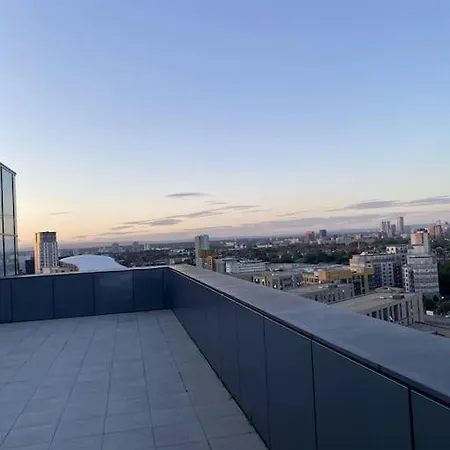 Modern Trafford 1br Apartment-free Parking-cinema Apartman Manchester