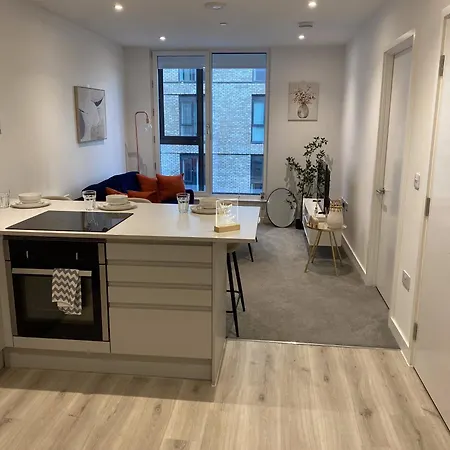 Апартаменты Terrace Retreat-cinema & Free Parking
