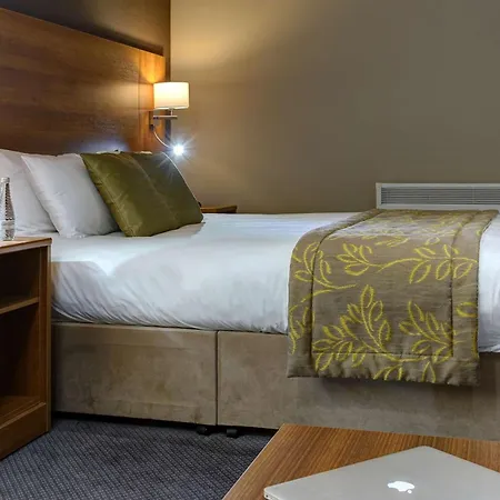 Cresta Court 3*