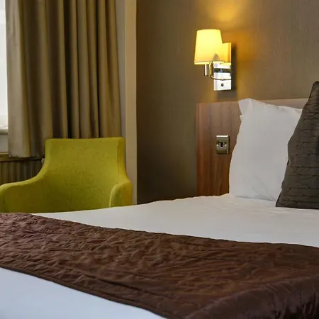Cresta Court Hotel