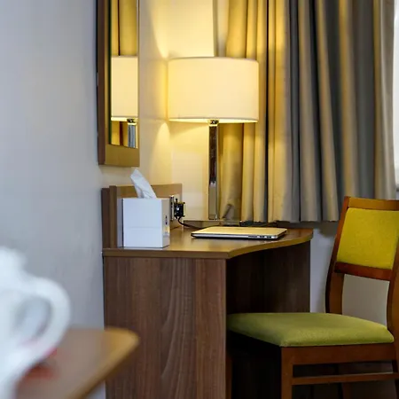 Hotel Cresta Court