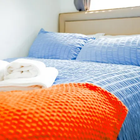 Dom wakacyjny The Wynne House - 3 Bedroom Luxury House With 5 Beds & Free Parking Near Centre, And A Walking Distance To The Etihad Stadium & Coop Live Arena