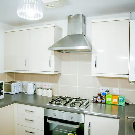 Dom wakacyjny The Wynne House - 3 Bedroom Luxury House With 5 Beds & Free Parking Near Centre, And A Walking Distance To The Etihad Stadium & Coop Live Arena