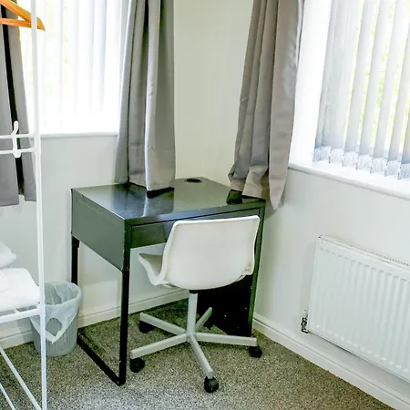 The Wynne House - 3 Bedroom Luxury House With 5 Beds & Free Parking Near Centre, And A Walking Distance To The Etihad Stadium & Coop Live Arena Дом отдыха *