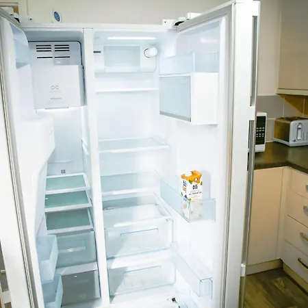 The Wynne House - 3 Bedroom Luxury House With 5 Beds & Free Parking Near Centre, And A Walking Distance To The Etihad Stadium & Coop Live Arena Манчестер