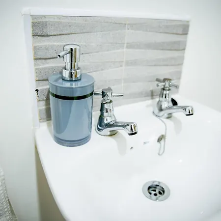 Дом отдыха The Wynne House - 3 Bedroom Luxury House With 5 Beds & Free Parking Near Centre, And A Walking Distance To The Etihad Stadium & Coop Live Arena *