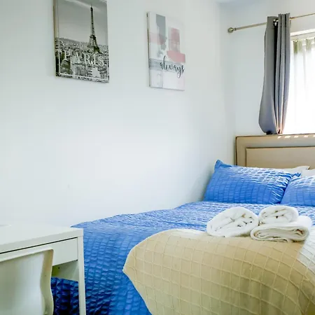 The Wynne House - 3 Bedroom Luxury House With 5 Beds & Free Parking Near Centre, And A Walking Distance To The Etihad Stadium & Coop Live Arena * Manchester