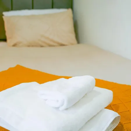 The Wynne House - 3 Bedroom Luxury House With 5 Beds & Free Parking Near Centre, And A Walking Distance To The Etihad Stadium & Coop Live Arena *