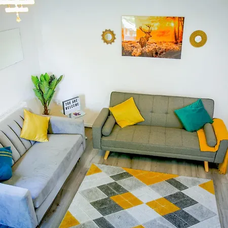 Ferienhaus The Wynne House - 3 Bedroom Luxury House With 5 Beds & Free Parking Near Centre, And A Walking Distance To The Etihad Stadium & Coop Live Arena