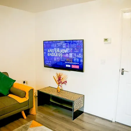 The Wynne House - 3 Bedroom Luxury House With 5 Beds & Free Parking Near Centre, And A Walking Distance To The Etihad Stadium & Coop Live Arena * Manchester