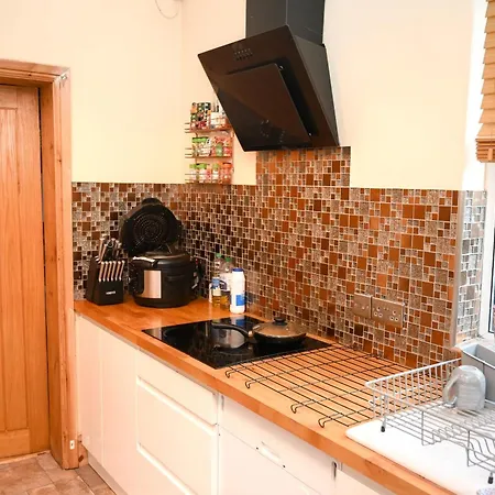 בית אירוח Audenshaw Spacious Double