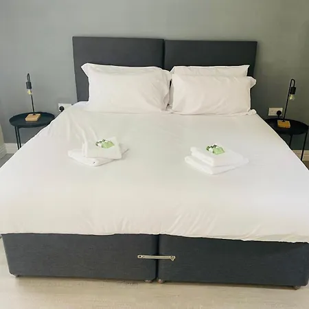 2 Bedroom Spacious Apartment, Close To City Center