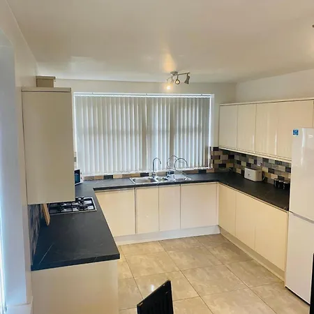 2 Bedroom Spacious Apartment, Close To City Center アパート マンチェスター