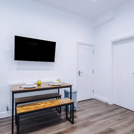 Newly Refurbished 2bedroom By The Coop Arena