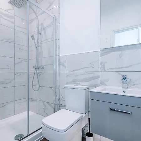 Apartment Newly Refurbished 2bedroom By The Coop Arena *