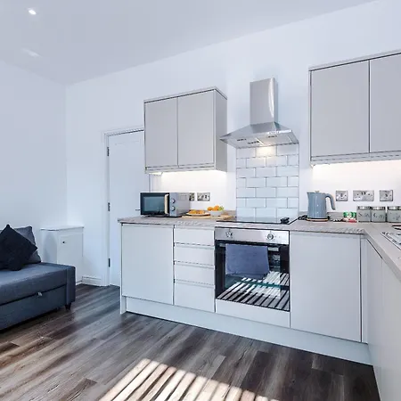 Newly Refurbished 3bedroom By The Coop Arena Appartement