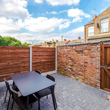 Newly Refurbished 2bedroom By The Coop Arena