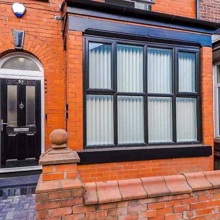 Newly Refurbished 2bedroom By The Coop Arena Apartment