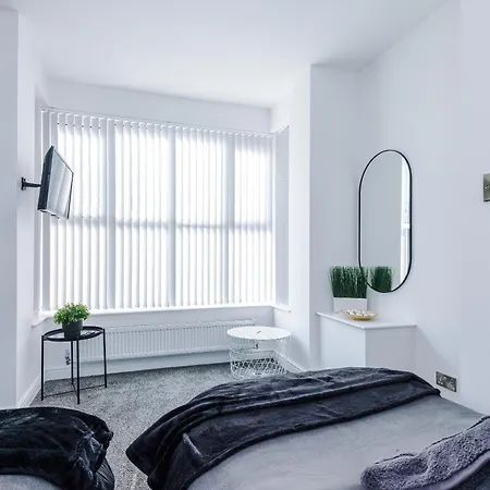 Newly Refurbished 2bedroom By The Coop Arena Apartment