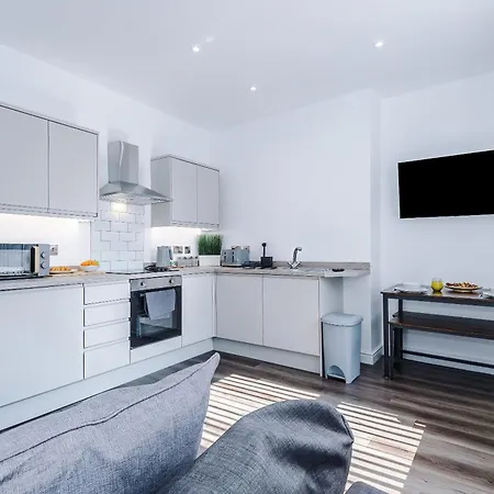 Newly Refurbished 3bedroom By The Coop Arena * מנצ'סטר