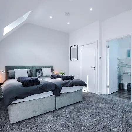 Newly Refurbished 3bedroom By The Coop Arena Manchester