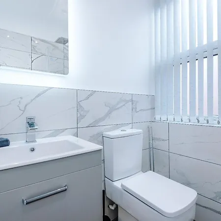 Newly Refurbished 3bedroom By The Coop Arena Manchester