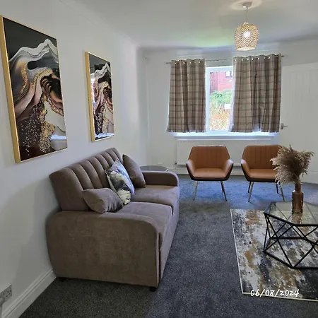 Semesterbostad Laurel Three Bed House With Free Parking *