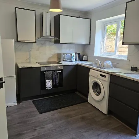 Laurel Three Bed House With Free Parking Feriehus