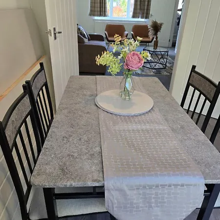 Laurel Three Bed House With Free Parking *