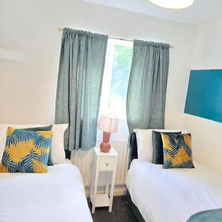 Laurel Three Bed House With Free Parking * Manchester