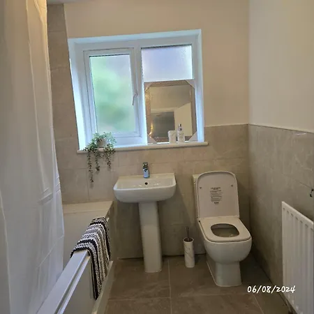 Laurel Three Bed House With Free Parking * Manchester