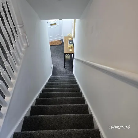 Laurel Three Bed House With Free Parking *