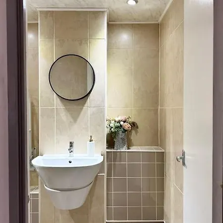 度假居 6 Guests House Old Trafford,media City,city Centre, Free Parking *