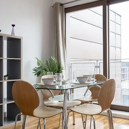 3 Bed Penthouse,near City Centre,etihad,coop Live